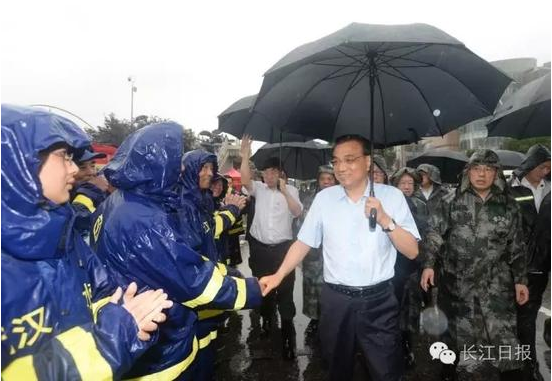 天鸣为抗洪抢险工作者保驾护航