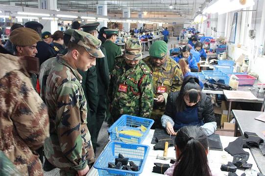 武汉军事经济学院外国留学生来我公司参观